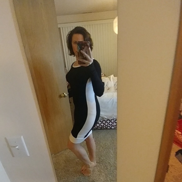 ***SOLD***Elegant form fitting Color Block Dress - Picture 2 of 4